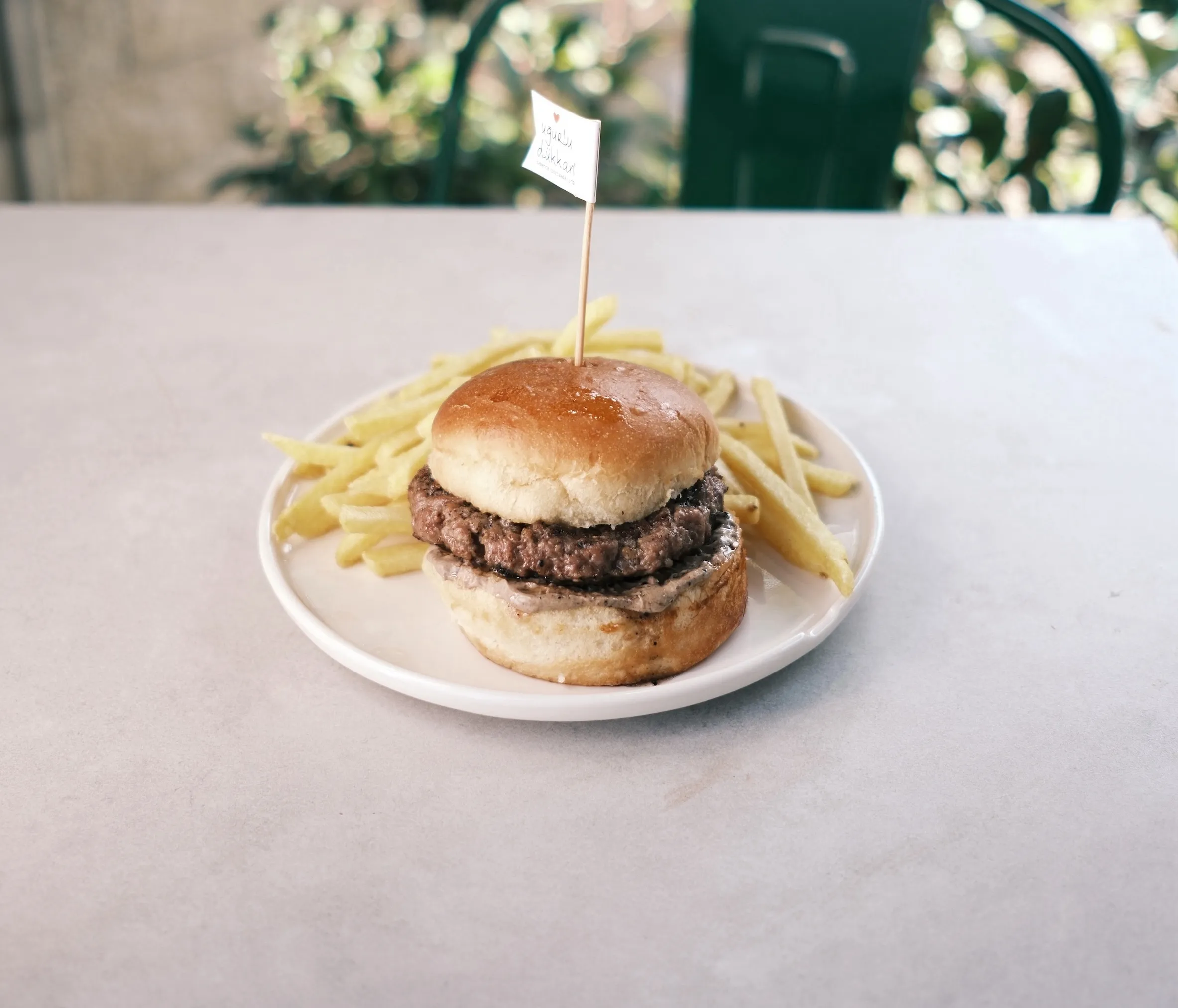 Siyah Sarımsaklı Burger 