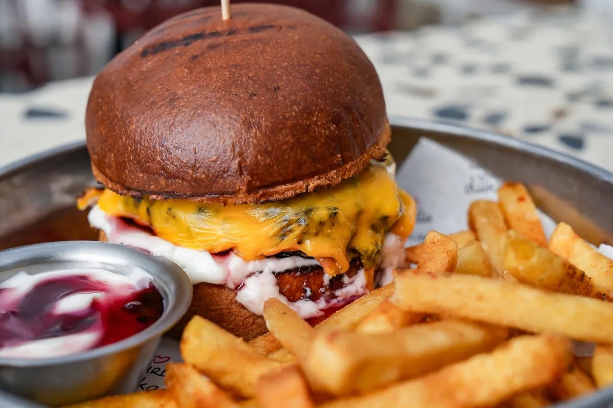 Trüflü Böğürtlen Reçelli Burger  120 Gr.