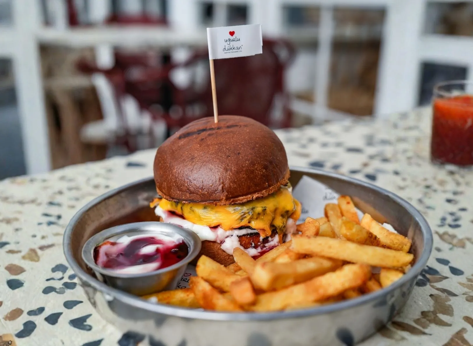 Trüflü Böğürtlen Reçelli Burger  120 Gr.