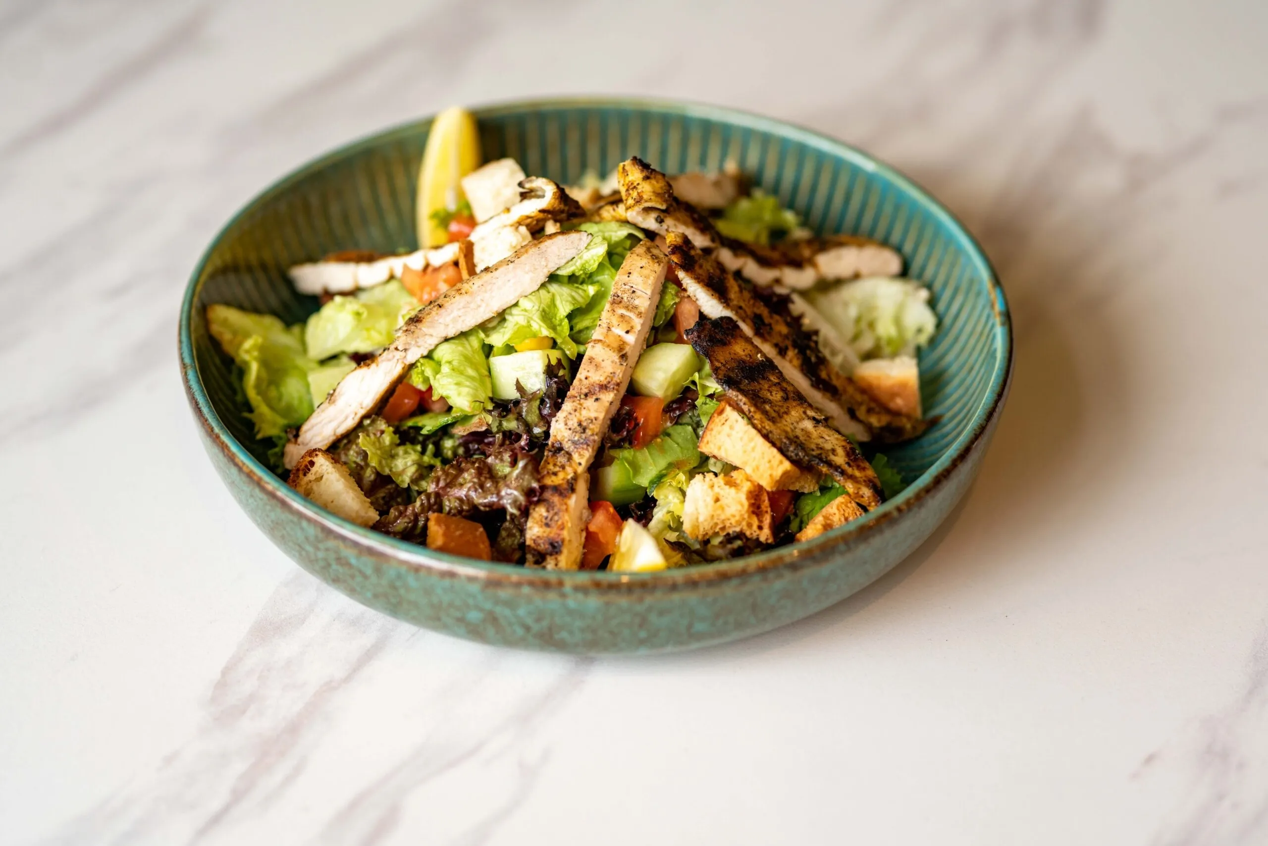 Izgara Tavuklu Salata